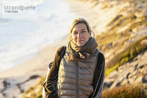 Erwachsene Frau  Walker Bay Reserve  Südafrika