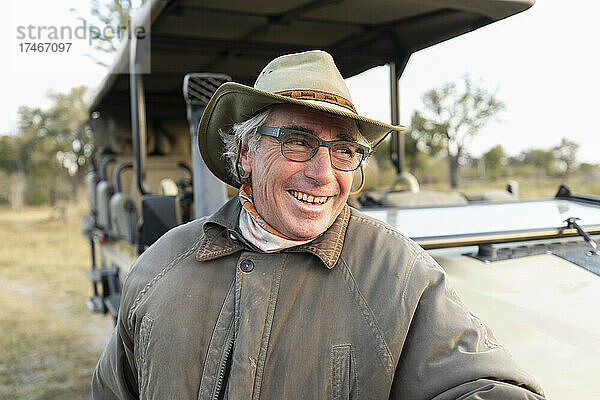 Lächelnder Safari-Führer  Okavango-Delta  Botswana