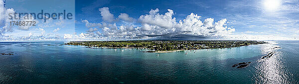 Mauritius  Riviere du Rempart  Cap Malheureux  Luftpanorama des Indischen Ozeans mit Insel im Hintergrund