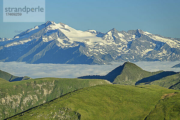 Schneebedeckte Berge unter Himmel in Kärnten  Österreich