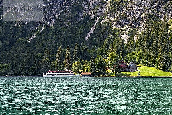 Blick auf den Achensee  Inntal  Tirol  Österreich  Europa
