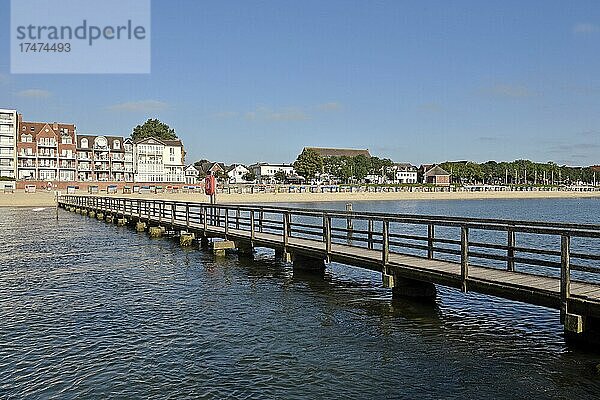 Seglerbrücke am Hauptbadestrand von Wyk auf Föhr  Föhr  Nordfriesische Insel  Nordfriesland  Schleswig-Holstein  Deutschland  Europa