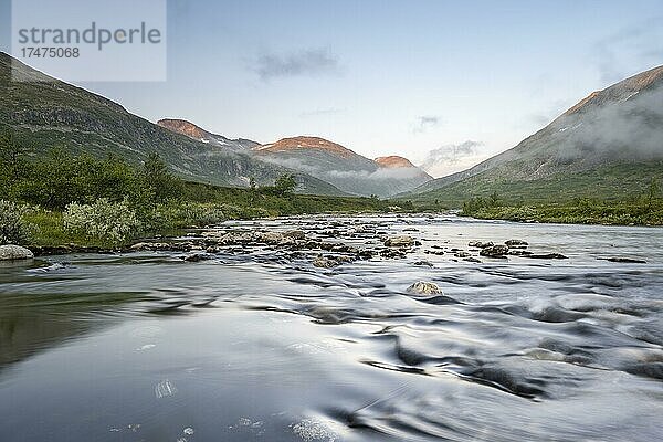 Fluss Longfjellelva  Valldalen  Reinheimen Nationalpark  Møre og Romsdal  Norwegen  Europa