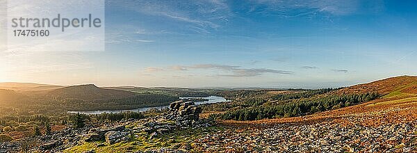 SUNRISE über Sharpitor und Burrator Reservoir im Dartmoor Park  Devon  England  Großbritannien  Europa