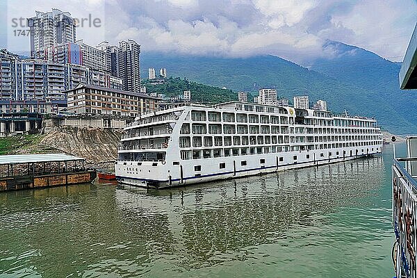 Kreuzfahrtschiff auf dem Jangtse  Yichang  Provinz Hubei  China  Asien