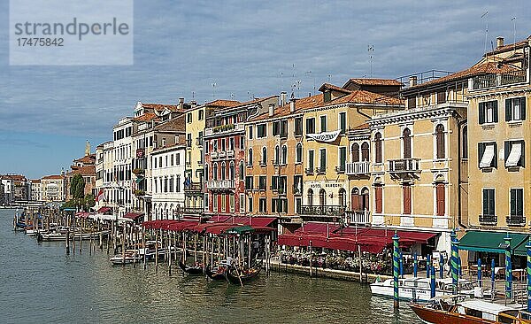 Riva del Vin und Canal Grande  Canal Grande  von der Rialto-Brücke aus gesehen  Venedig  Italien  Europa