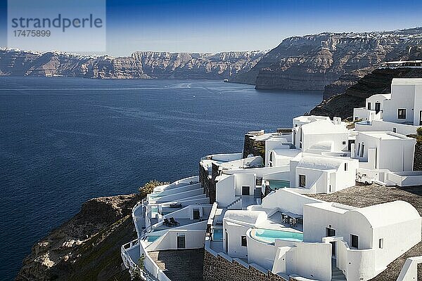 Terrasse mit Pool  Blick auf das blaue Meer  Santorini-View-Hotel  Karterados  Santorin  Kykladen  Griechenland  Europa