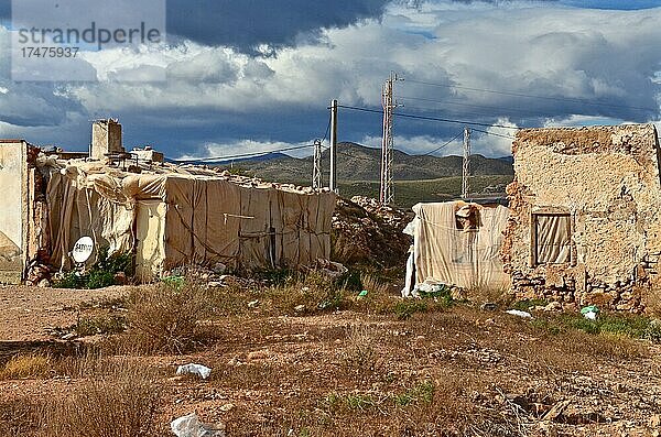 Gastarbeiter in Spanien  Behausung von Plantagenarbeitern in Almeria  Slums in Andalusien  Plastikbehausung  Plastikplanen  Slums von Campesinos  Almeria  Andalusien  Spanien  Europa