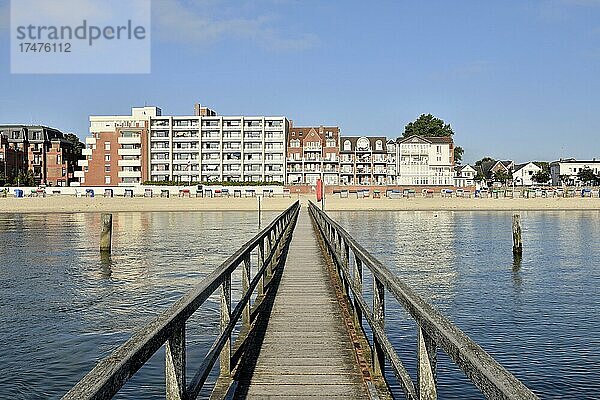 Seglerbrücke am Hauptbadestrand von Wyk auf Föhr  Föhr  Nordfriesische Insel  Nordfriesland  Schleswig-Holstein  Deutschland  Europa