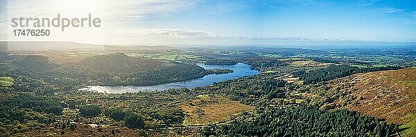 Panorama über das Burrator Reservoir von Sharpitor im Dartmoor Park  Devon  England  Großbritannien  Europa