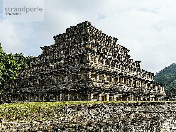 Pyramide der Nischen  Unesco-Welterbe  präkolumbianische archäologische Stätte El Tajin  Veracruz  Mexiko  Mittelamerika