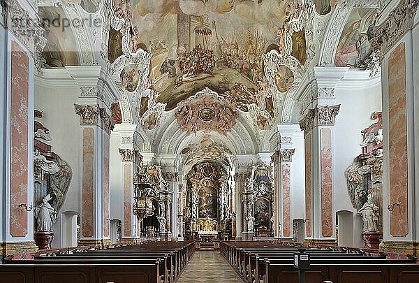 Abteikirche St. Michael  Innenansicht Kirche  Barocke Ausstattung  Kloster Metten  Metten  Niederbayern  Bayern  Deutschland  Europa