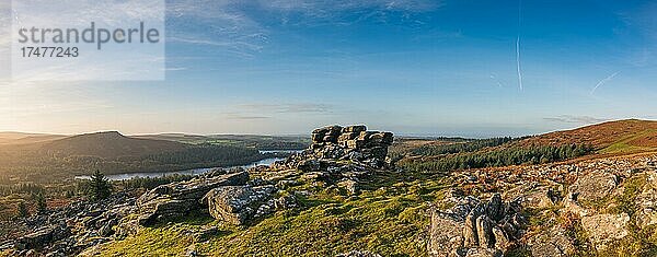 SUNRISE über Sharpitor und Burrator Reservoir im Dartmoor Park  Devon  England  Großbritannien  Europa