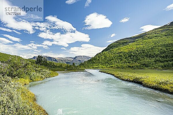 Gletscherfluss Gievdanjohka im Gletschertal Steindalen  Wanderung zum Gletscher Steindalsbreen  Lyngenfjord  Lyngenalpen  Troms og Finnmark  Norwegen  Europa