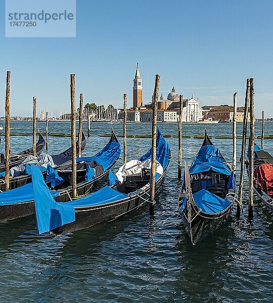 Gondeln und Kirche von San Giorgio Maggiore  Venedig  Italien  Europa