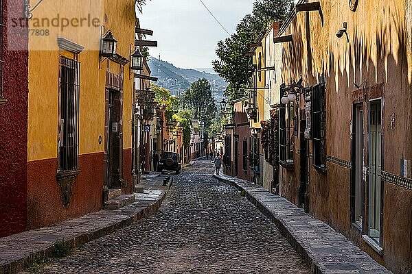 Historisches Zentrum der Unesco-Stätte San Miguel de Allende bei Nacht  Guanajuato  Mexiko  Mittelamerika