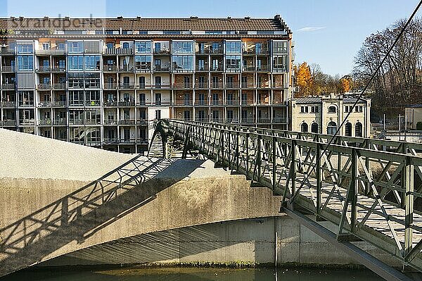 Sanierte Gebäude mit Stahlbrücke  Alte Spinnerei 1850-2014  Kempten  Allgäu  Bayern  Deutschland  Europa
