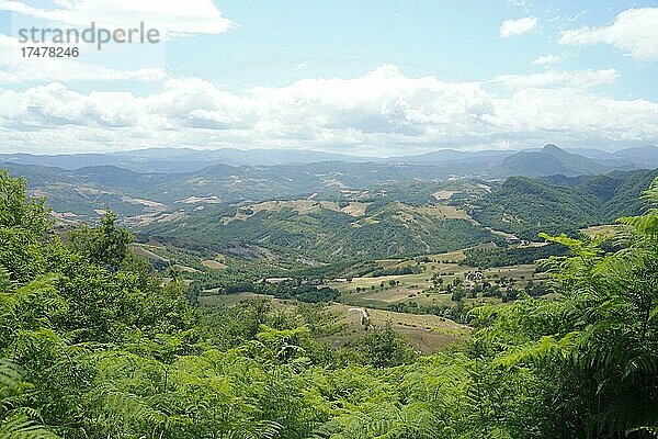 Blick in die Landschaft  Bologneser Apeninen  Emilia-Romagna  Italien  Europa