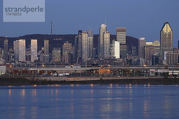 Blick auf die Stadt bei Sonnenaufgang  Montreal  Provinz Quebec  Kanada  Nordamerika