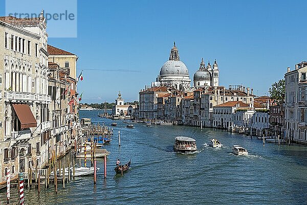Canal Grande  Canal Grande und Basilica di Santa Maria della Salute  Venedig  Italien  Europa