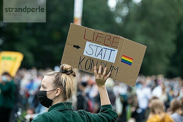 Klimastreik mit Friday for future in Nürnberg. Auftaktkundgebung Wörder Wiese