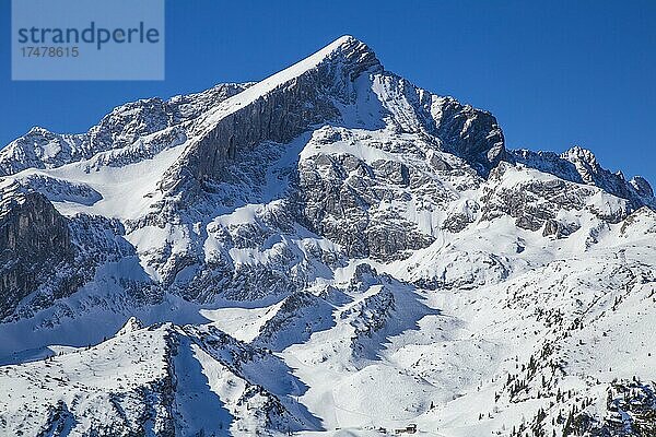 Verschneite Alpspitze  Blick vom Kreuzeck  Garmisch-Partenkirchen  Oberbayern  Deutschland  Europa