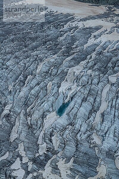 Nahaufnahme des Klein-Matterhorn-Gletschers  Zermatt  Schweiz  Europa