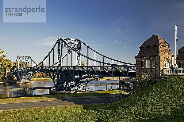 Kaiser-Wilhelm-Brücke  Wilhelmshaven  Niedersachsen  Deutschland  Europa