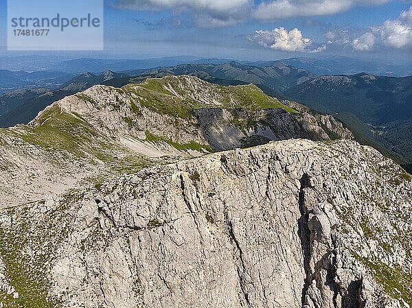 Bergkette  Luftaufnahme von Terminillo im Sommer  Apennin  Latium  Italien  Europa