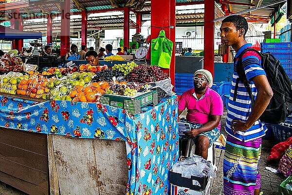 Obstverkauf in der Markthalle  Sir Selwyn Selwyn Clarke Market  Victoria  Mahè  Seychellen  Victoria  Mahe  Seychellen  Afrika