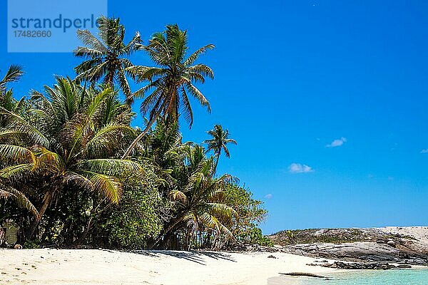 Strand Anse Forbans mit Granitfelsen  Mahè  Seychellen  Mahe  Seychellen  Afrika