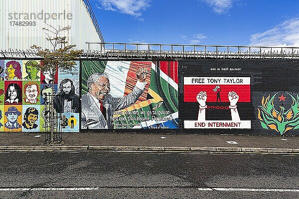Mural  politisches Graffiti an Mauer  irische Revolutionäre und Nelson Mandela  West-Belfast  Belfast  County Antrim  Nordirland  Großbritannien  Europa