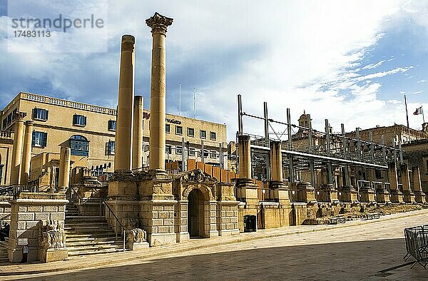 Ruine von in Zweiter Weltkrieg zerstörtes ehemaliges Opernhaus Royal Opera House von Valletta  heute in Ruine integrierte Freilichtbühne  Valletta  Malta  Europa