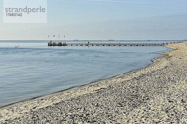 Wasserfläche und Strand von Wyk auf Föhr  Nordfriesische Insel  Nordfriesland  Schleswig-Holstein  Deutschland  Europa