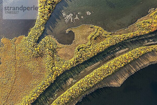 Flusslandschaft aus der Luft  Detailaufnahme  Flusslauf des Visttasjohka  Nikkaluokta  Lappland  Schweden  Europa