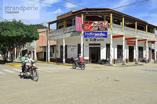 Typisches Gebäude im Zentrum  Rurrenabaque  Departement Beni  Bolivien  Südamerika