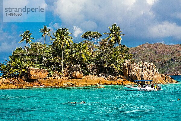 Schnorchelparadies  Seychellen-Insel  türkisgrünes Meer aufragenden Granitfelsen  St. Pierre  Seychellen  St. Pierre  Praslin  Seychellen  Afrika