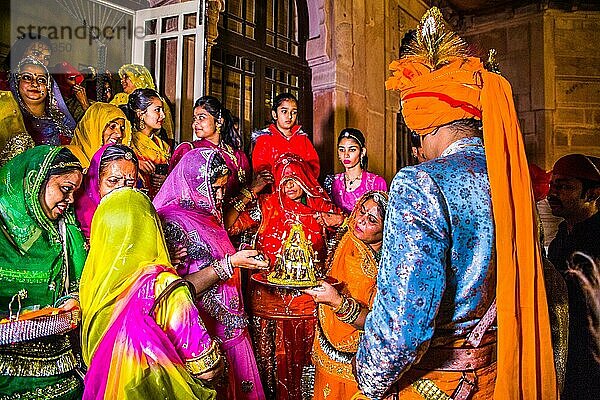 Getrennte Zeremonien von Braut und Bräutigam  prunkvolle Hochzeit in Rajasthan  Jaipur  Rajasthan  Indien  Asien