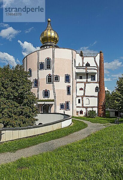 Stammhaus  Hauptgebäude der Rogner Therme und Hotel von Hundertwasser  Bad Blumau  Österreich  Europa
