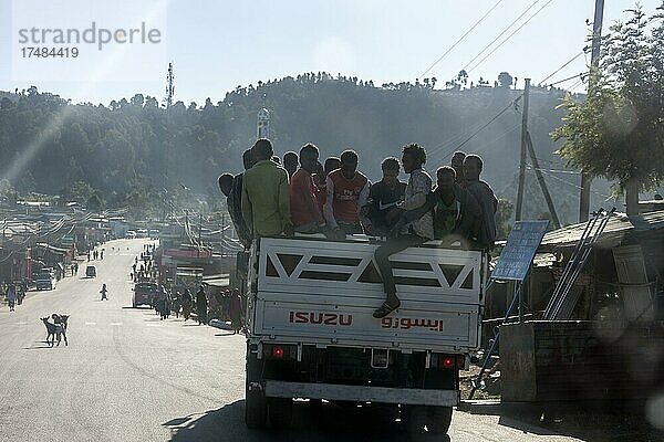 LKW  Personentransport auf einem Lastwagen  Harar  Äthiopien  Afrika