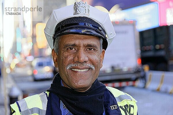 Verkehrspolizist des New York City Police Department  NYPD  Manhattan  New York City (Foto wurde mit Genemigung gemacht)