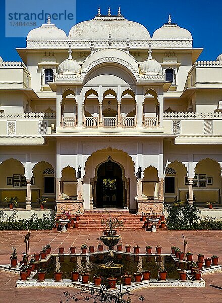 Palast-Hotel Nahargarh im Mughal-Stil neu erbaut  Ranthambore  Ranthambore  Rajasthan  Indien  Asien