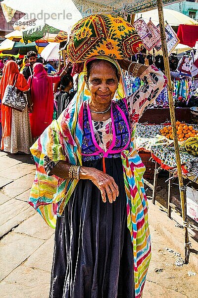 Farbenfroher Sandar-Markt am Uhrturm  Jodpur  Jodpur  Rajasthan  Indien  Asien