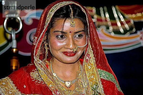 Braut  prunkvolle Hochzeit in Rajasthan  Jaipur  Rajasthan  Indien  Asien