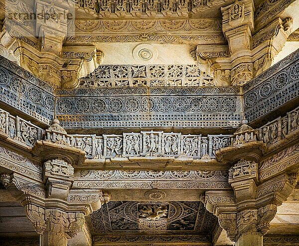 Feinste Marmorrelief in der Tempelanlage Ranakpur  bedeutendstes Zeugnis der Jain-Architektur in Indien  Ranakpur  Rajasthan  Indien  Asien