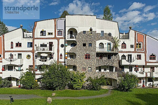 Steinhaus  Gebäude der Rogner Therme und Hotel  entworfen von Hundertwasser  Bad Blumau  Österreich  Europa
