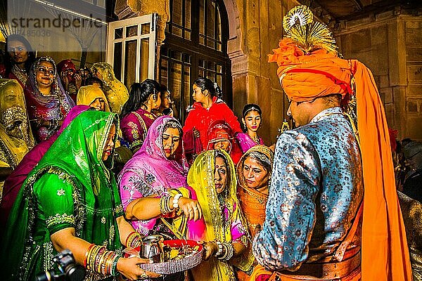 Getrennte Zeremonien von Braut und Bräutigam  prunkvolle Hochzeit in Rajasthan  Jaipur  Rajasthan  Indien  Asien