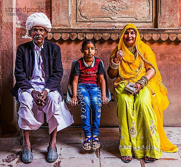 Indische Besucher  Fort Junagarh  Bikaner  Bikaner  Rajasthan  Indien  Asien