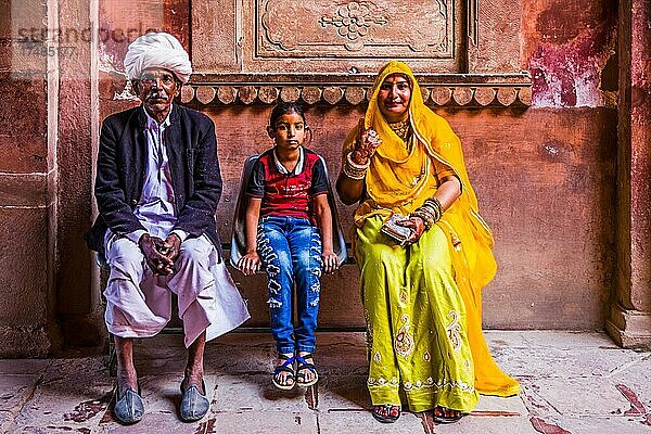Indische Besucher  Fort Junagarh  Bikaner  Bikaner  Rajasthan  Indien  Asien