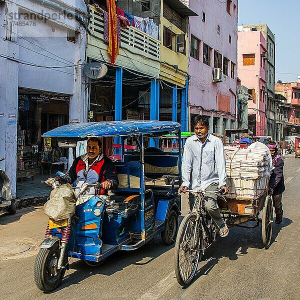 Fahrrad-und Motorrikscha  Verkehrschaos in Old-Delhi  Delhi  Delhi  Indien  Asien